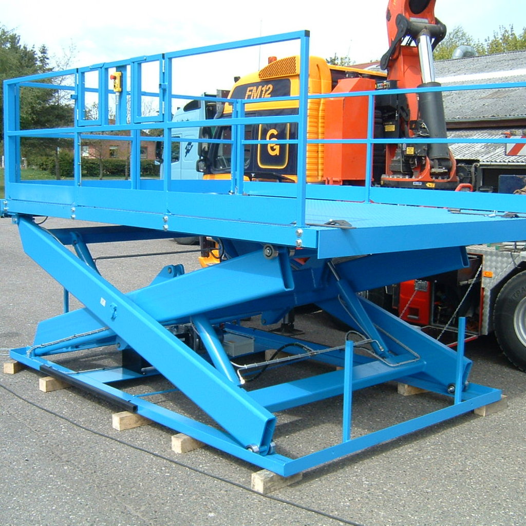 Supermarket 8 tonne pallet lift table - Loading Bay Lifts